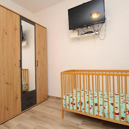 Goga With Pool And Jacuzzi Apartment