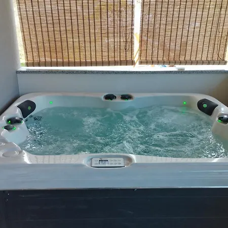 Goga With Pool And Jacuzzi