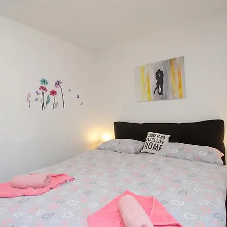 Apartman Goga With Pool And Jacuzzi *