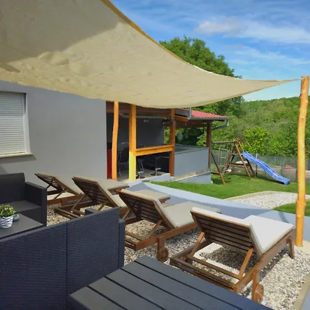 Goga With Pool&jacuzzi Apartament *