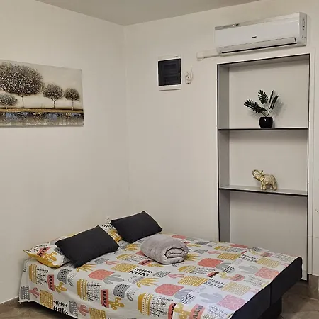 Apartman Goga With Pool And Jacuzzi