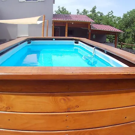 Goga With Pool And Jacuzzi Apartman