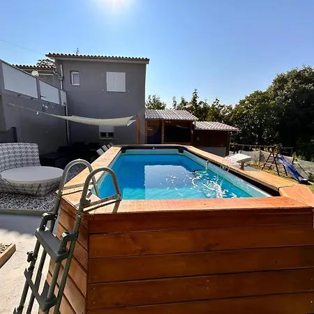 Goga With Pool&jacuzzi Apartament *
