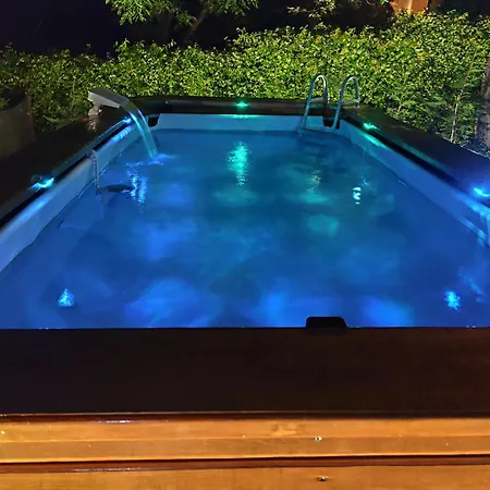Goga With Pool And Jacuzzi