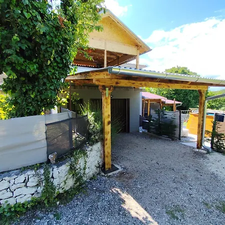 Goga With Pool And Jacuzzi Apartment